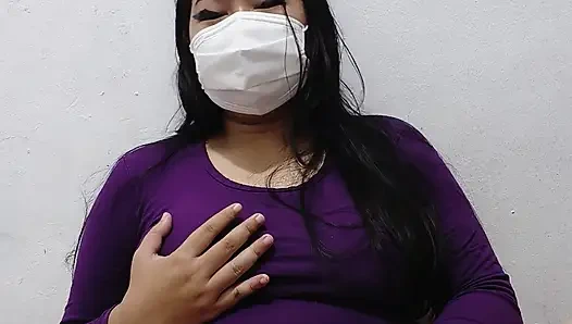Janda menggoda bermain memek sendirian