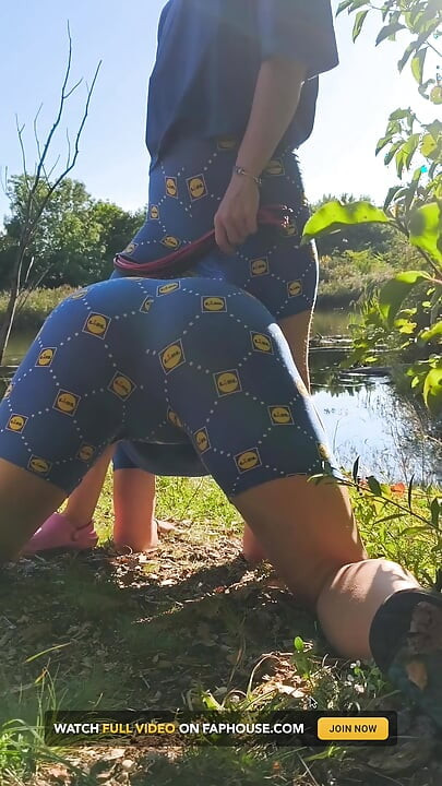 Bola nalgadas en la naturaleza