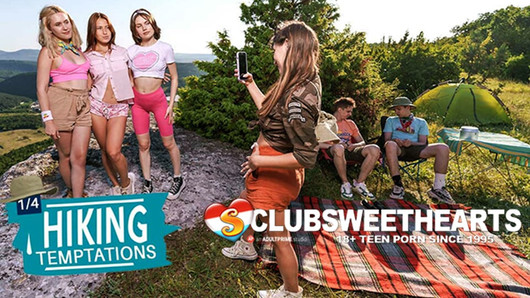 18-jarige groep neukt tijdens het wandelen op de top van de berg door Clubsweethearts