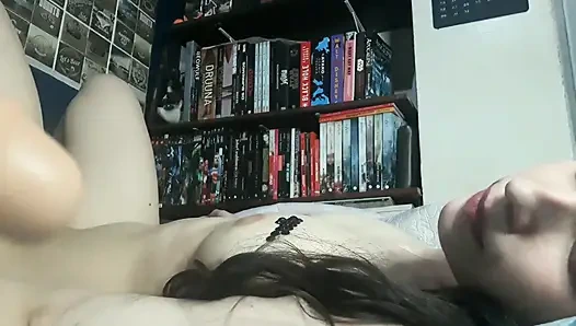 Ayo makan aku gadis yang sempurna