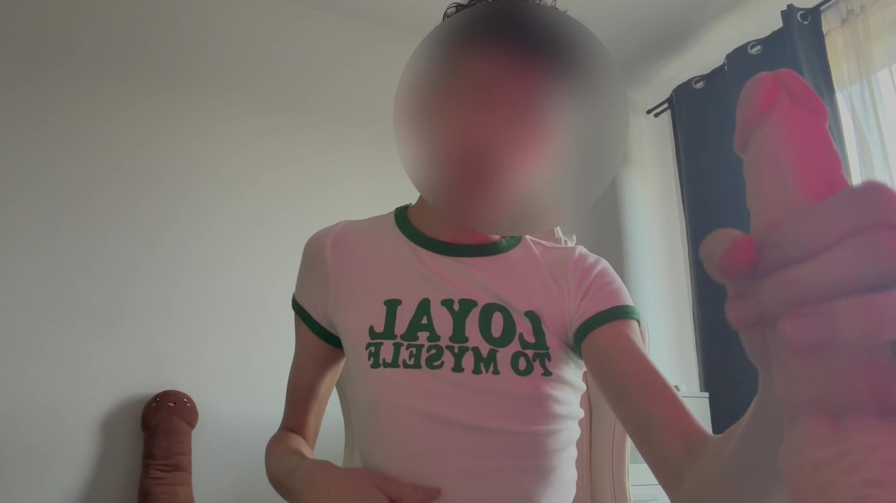 Eu amo me mostrar e fazer você gozar, vamos nos divertir!