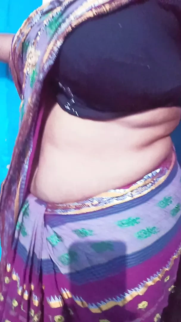 Real Desi MILF dancing and showing boobs part1