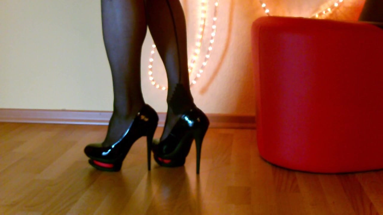 SHOEPLAY 04