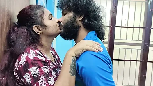 Замок для губ и поцелуй с языком