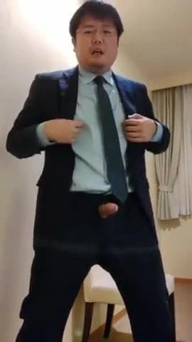 Japonský platový muž honí