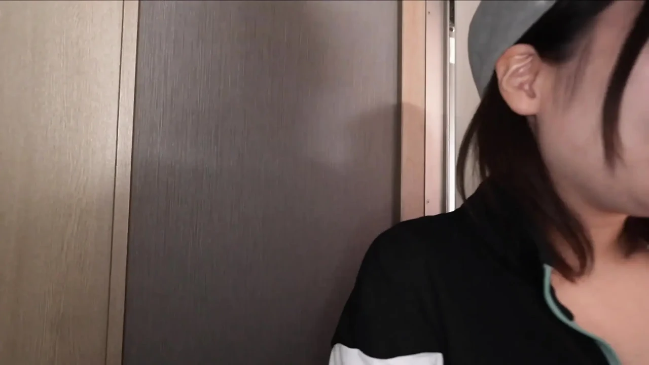 自然丰满的女孩，我试图勾引她。她有一个不可抗拒的身体，她总是传递。2