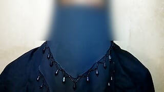 Devojka iz Burka iz Saudijske Arabije dolazi u kuću da se jebe za novac.