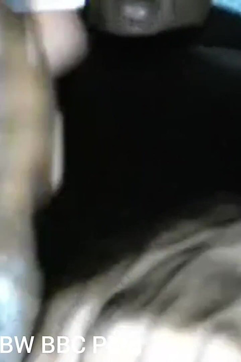 Cummimg acariciando duro batendo no meu grande pau preto