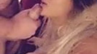 Британская шлюшка-блондинка получает камшот на лицо в любительском видео