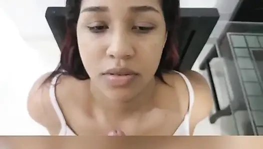 Temanku tiba dari miami dan aku menerimanya di rumahku dengan imbalan gluspet seks dan pikaa6