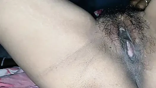 Mahika kakak ipar india lagi asik sama debarnya waktu suaminya nggak di rumah.....