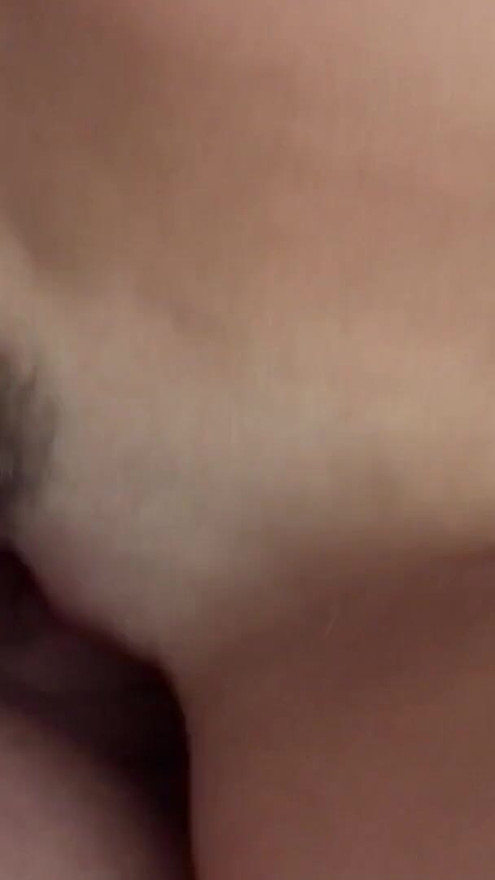 Esposa fode com amigo do marido no quarto deles video amador | Clip 1