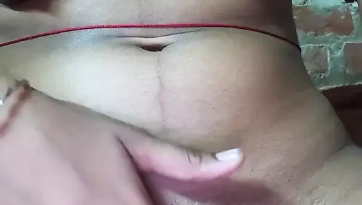 Hintli kız mastürbasyon yapıyor