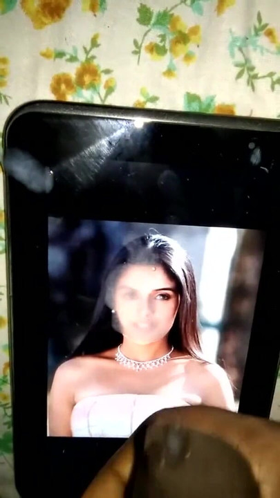 Snažan trenutak iz "Asin Naara mundaaikku en kanji (asin seksi počast spermi)"