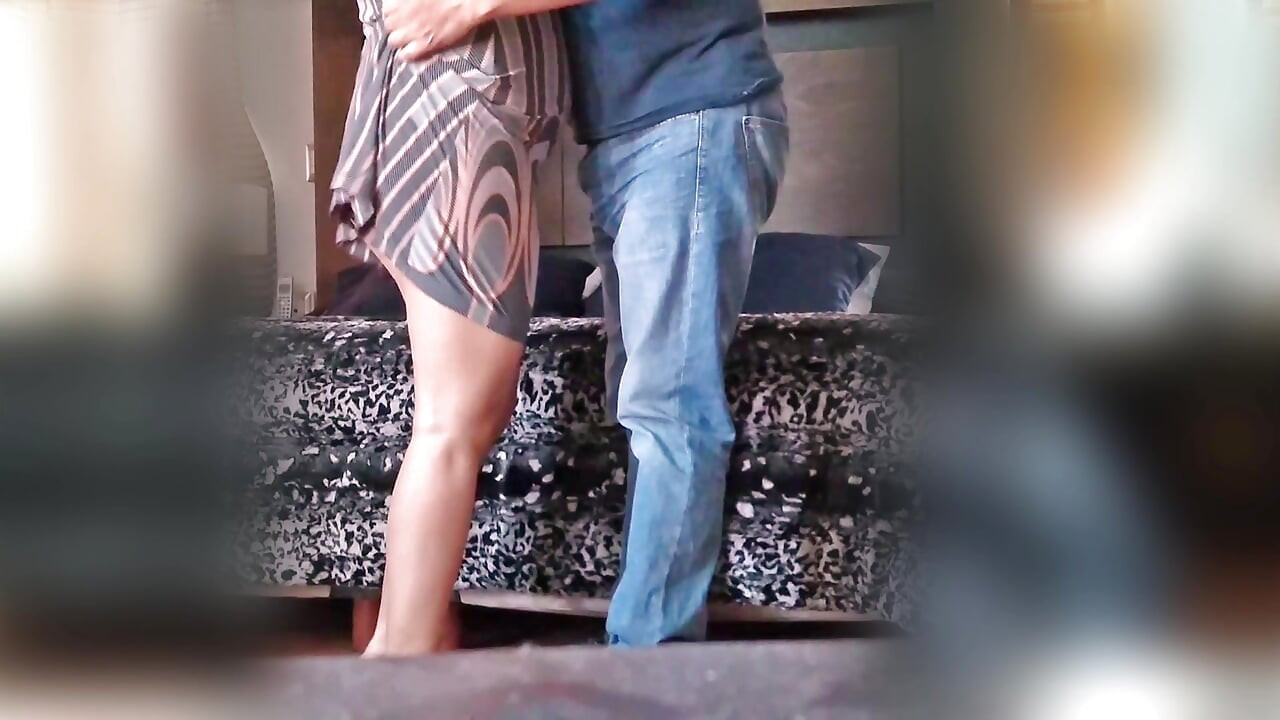 Caress her buttocks, touch her and prepare my girlfriend for sex!