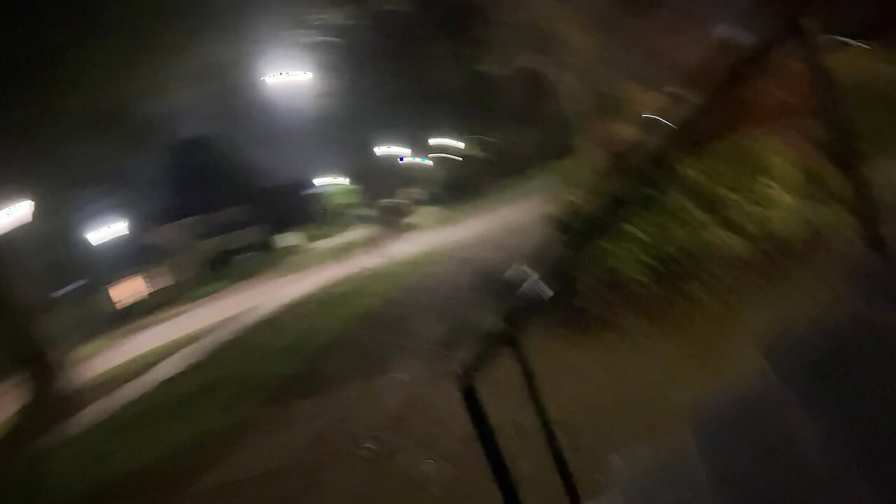 Spacer po ulicy bez spodni