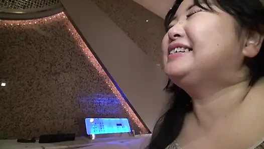 Michiko berusia 55 tahun yang kutemui di situs kencan