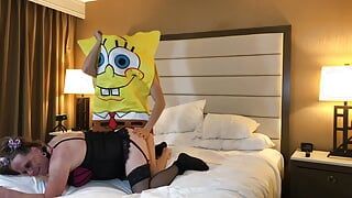 Spongebob fode um crossdresser com uma bunda grande