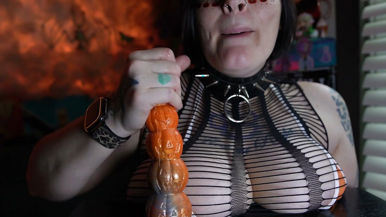 Dani geeft je een lekkere edging voor een Halloweenfeest POV