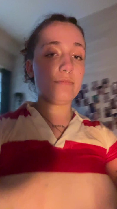 Mojada mojada , se me quedó la camiseta pegada