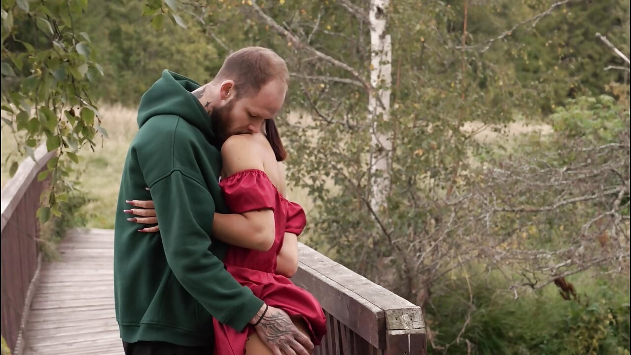 A Walk in Nature, I Fucked My Brunette Girlfriend on the Bridge and Filled Her Mouth
