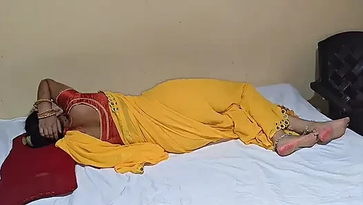 Симпатичная Saree бхабхи шаловлива со своим шурином за любовь и жесткий анальный секс