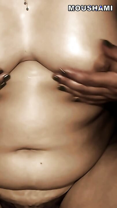 Desi bhabhi thủ dâm bằng sextoy trên lồn và tận hưởng