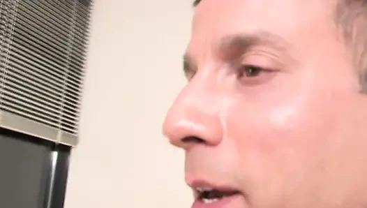 Festliches mädchen in ihr enges loch geritten