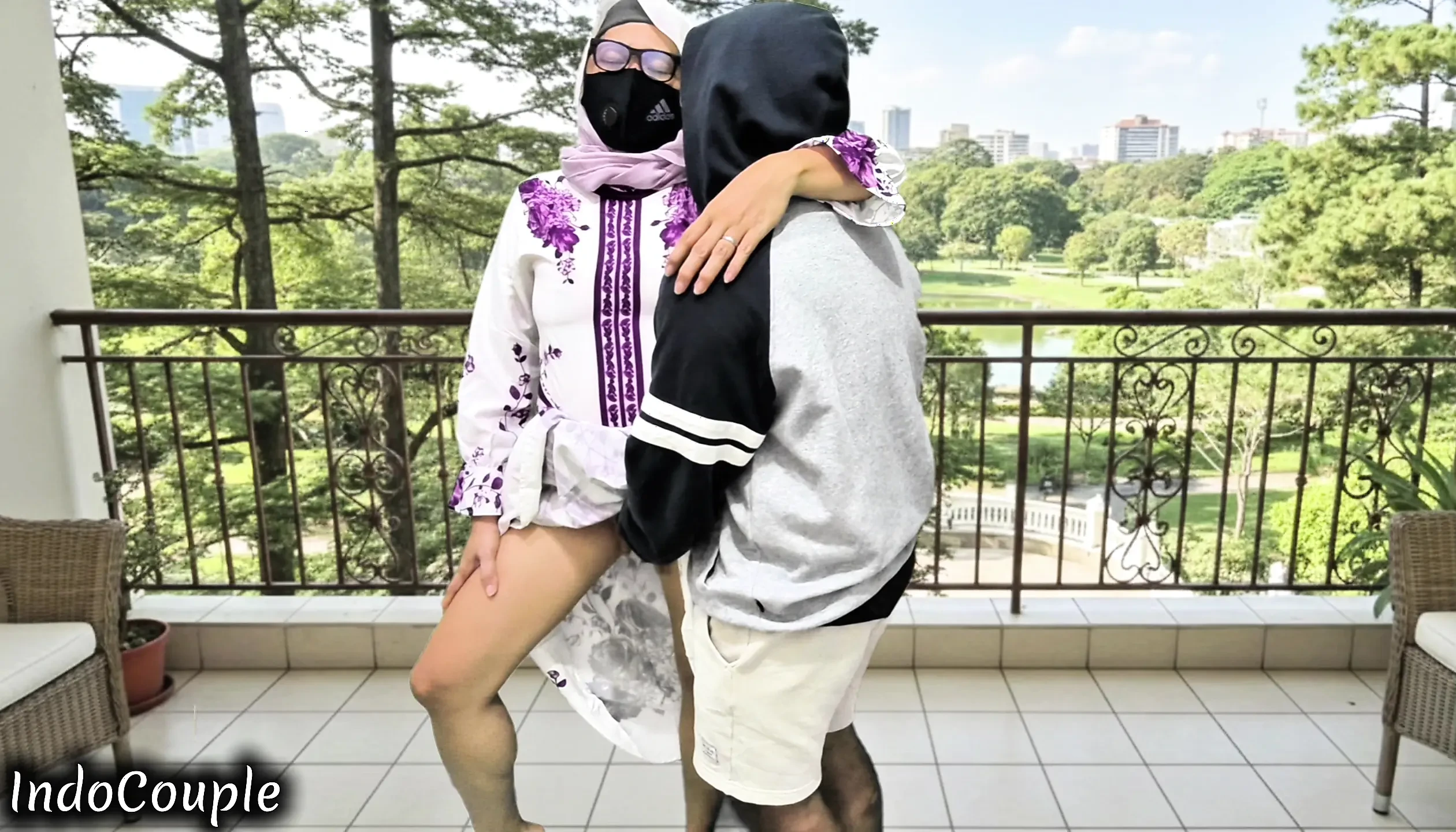 Istri nakal berhijab yang doyan selingkuh ketemu sama aku di kampus koridor kampus