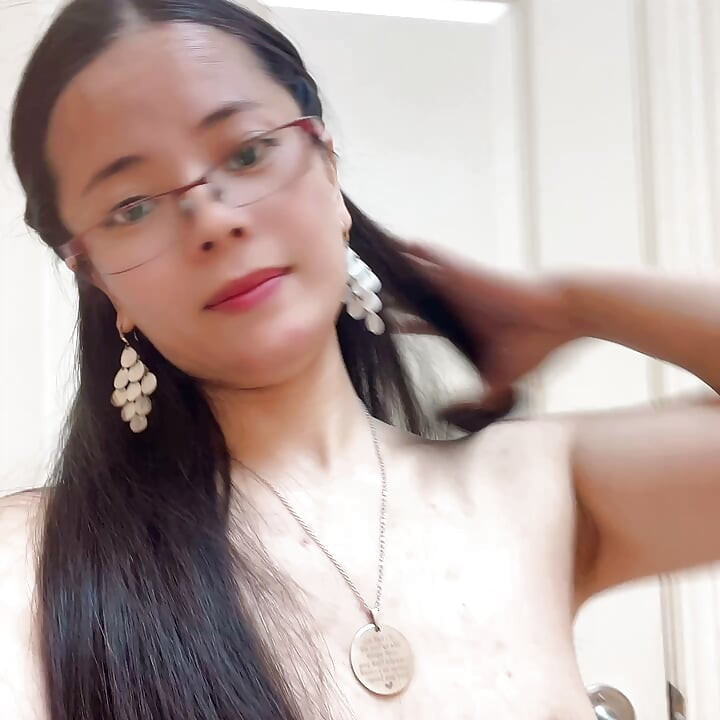 strip full nake show petite body