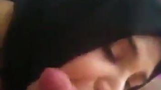 Hijab girl suck a cock