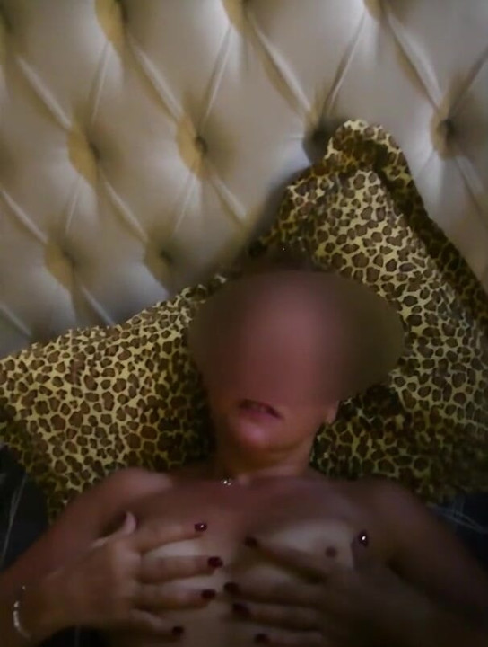 Amuse Gueulle Korte Videoer - Onani i sengen
