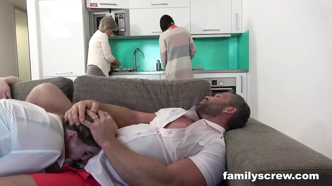 烹饪和啪 - Familyscrew