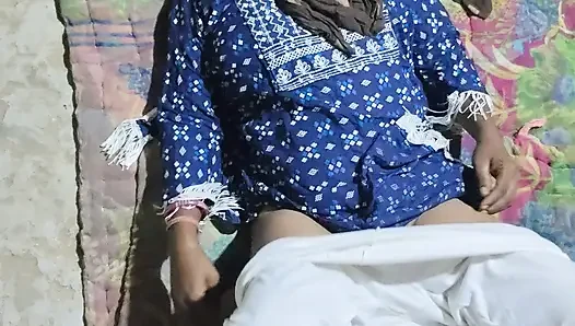 20 year old hot girl comes to as soon as she wants to