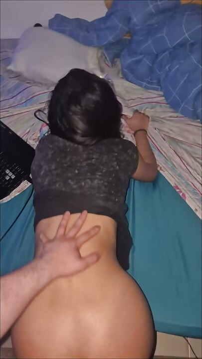 내 퍼스널 트레이너에게 누드를 보냈더니 결국 침대에서 같이 잤어