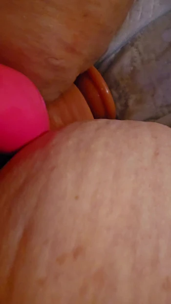 BBW MASTURBATING
