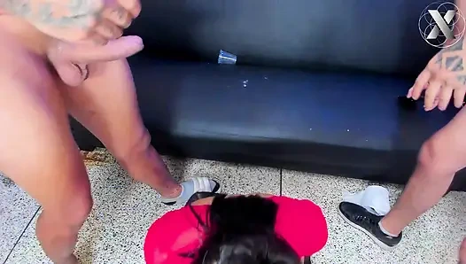 Tiefer Mund verschlingt den Kopf