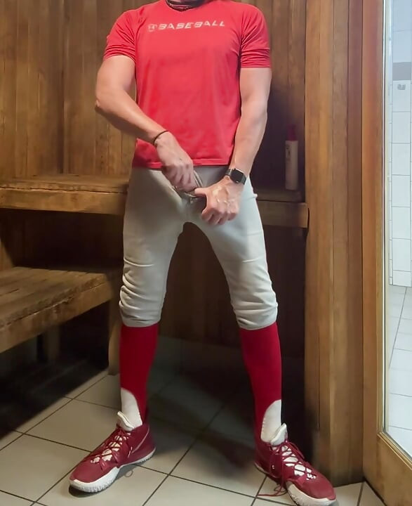 Jogador alfa de beisebol JockDad87 bordas na sauna antes de um treino