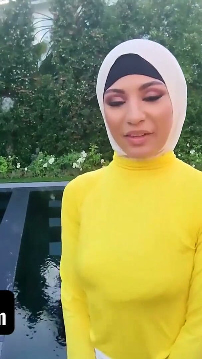 Tesettürlü kız Nina, Amerikan genç filmleri izleyerek büyüdü ve balo kraliçesi olmaya takıntılı | Klip 1