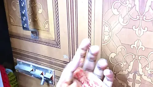 Üvey kız kardeşim büyük panisimi görünce sikişiyor