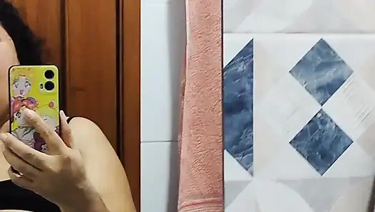 Dan jika Anda menemaniku untuk mandi, tangan Anda hilang