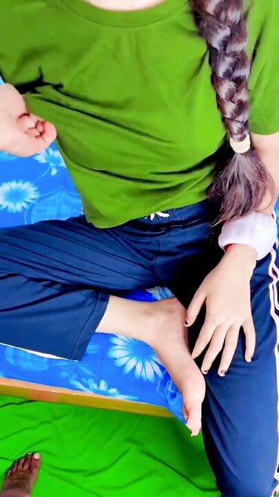 俄羅斯女孩第一次性愛處女