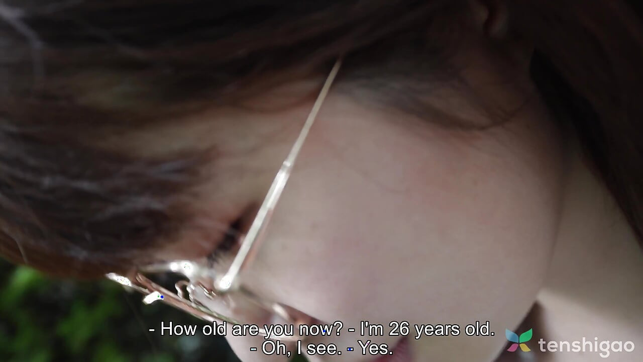 Muncitoare de birou, Domnișoara Momoko Azuma în primul ei videoclip pentru adulți