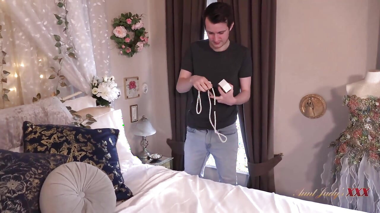 AuntJudysXXX - Big Tit Bombshell Josephine James Catches a Thief in Her Bedroom