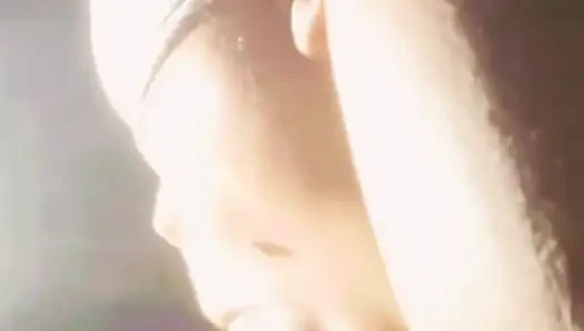 Nyepong kontol dengan sikap