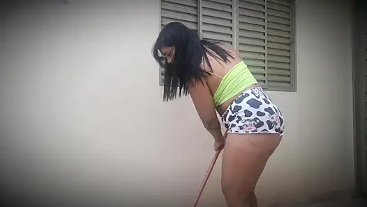 Uta de Quintal: Meine Frau genießt es, einfach daran zu denken, wie die Nachbarn sie nackt anschauen!