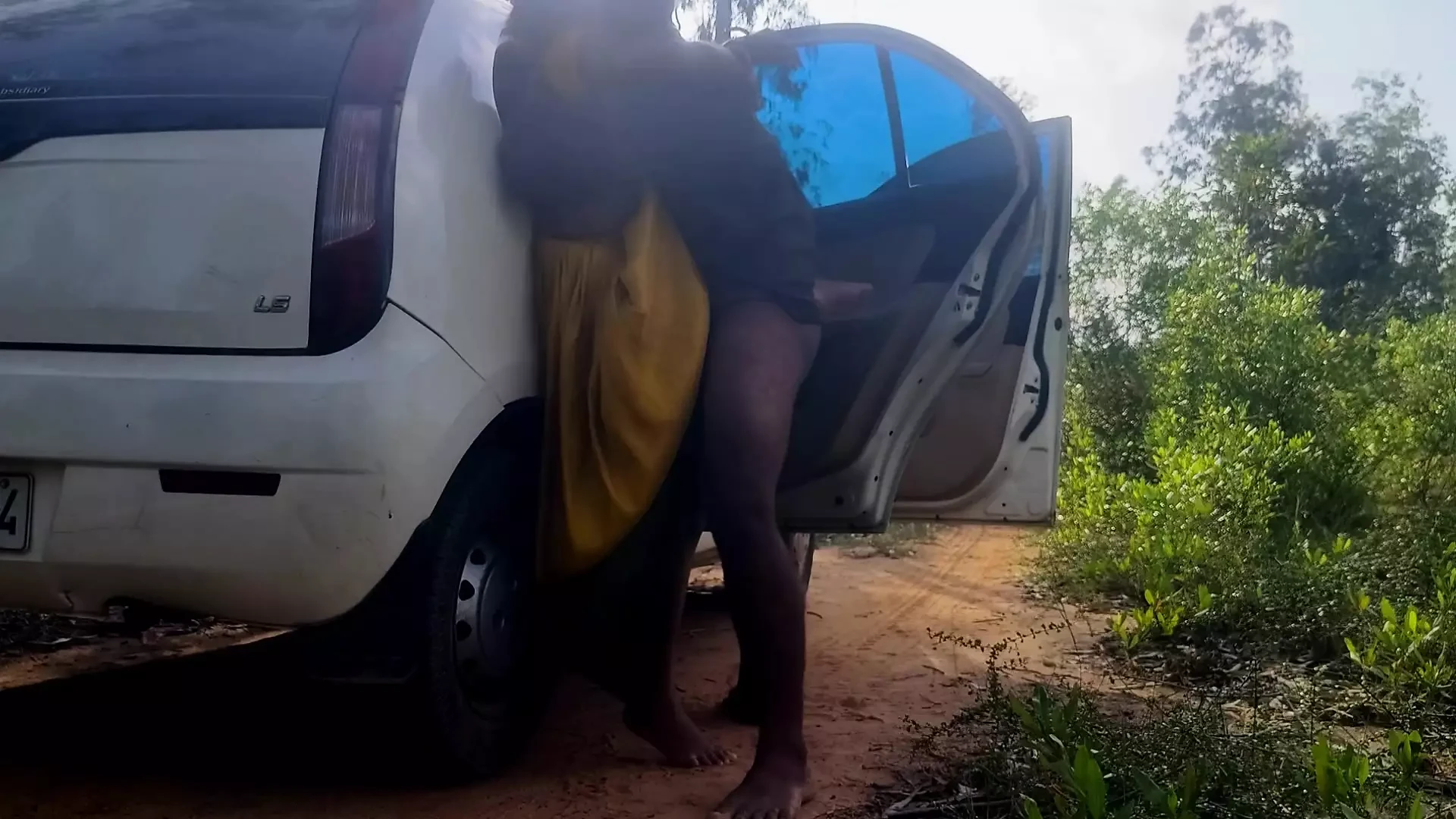 Indian desi college girl fucked in the forest viral video