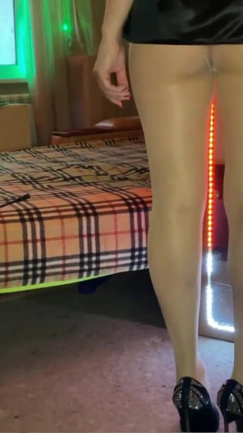 "Çoraplı ve topuklu güzellik - erotik azdırma ve sert sikiş" den çene düşüren an