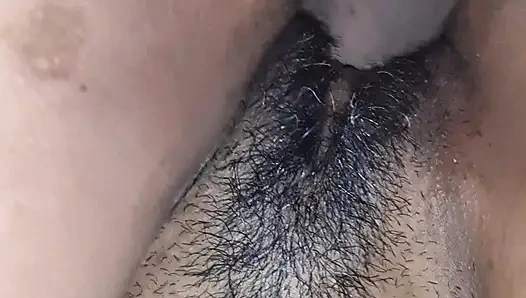 Vanessinha beni kanepeye çağırdı, böylece arkadan tamamen çıplak görünüyordu