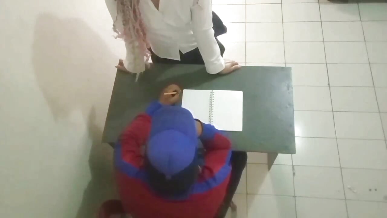 CREEPY AND REAL of a girl SCHOOLGIRL ASSING with her MATH TUTOR in the middle of the CLASS classroom